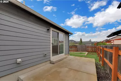 1632 Dotie Dr, Springfield, OR 97477 - Photo 25
