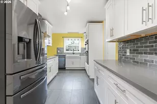 19 NE 139th Ave, Portland, OR 97230 - Photo 9