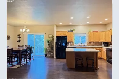 345 Debbie Ct, Glide, OR 97443 - Photo 5