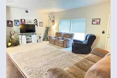 345 Debbie Ct, Glide, OR 97443 - Photo 3