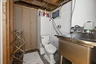 8250 NE Brazee St, Portland, OR 97220 - Photo 31