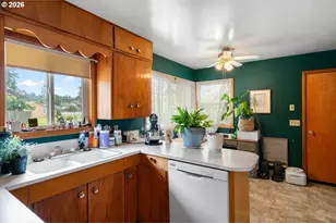 303 Mill St, Silverton, OR 97381 - Photo 9