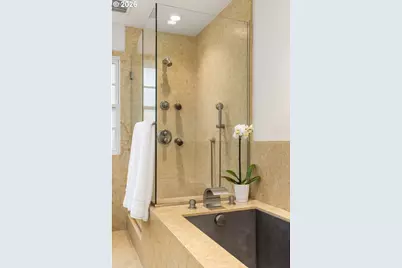 1537 S Aventine Ct, Portland, OR 97219 - Photo 27