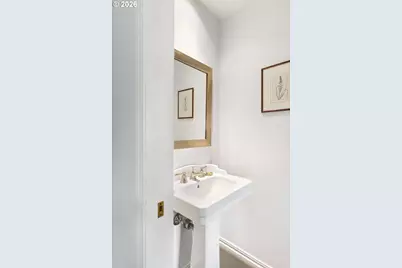 1537 S Aventine Ct, Portland, OR 97219 - Photo 21