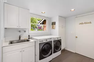 1537 S Aventine Ct, Portland, OR 97219 - Photo 19
