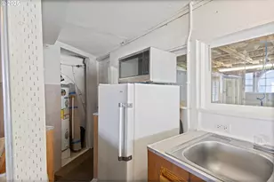 2915 NE Marine Dr, Portland, OR 97211 - Photo 9