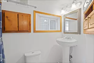 2915 NE Marine Dr, Portland, OR 97211 - Photo 11