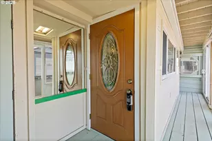 2915 NE Marine Dr, Portland, OR 97211 - Photo 3