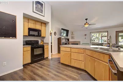 15 NE 14th Ct, Battle Ground, WA 98604 - Photo 9