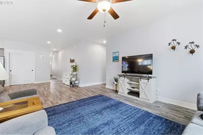 393 NW Denton Ave, Dallas, OR 97338 - Photo 17