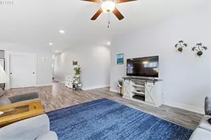 393 NW Denton Ave, Dallas, OR 97338 - Photo 17