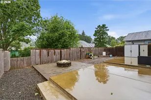 393 NW Denton Ave, Dallas, OR 97338 - Photo 33