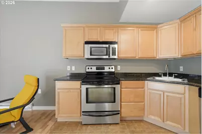 6220 SW Capitol Hwy #8, Portland, OR 97239 - Photo 9