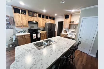 1809 26th St #12, La Grande, OR 97850 - Photo 3