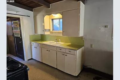 4601 Arago St, Florence, OR 97439 - Photo 11