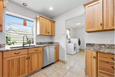 810 22nd St, Springfield, OR 97477 - Photo 11