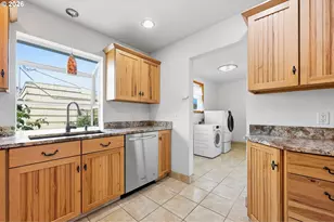 810 22nd St, Springfield, OR 97477 - Photo 11