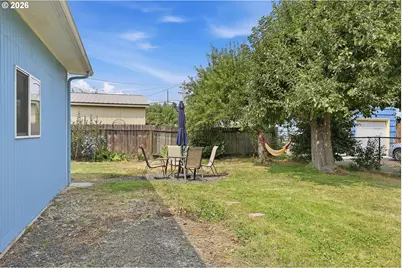 810 22nd St, Springfield, OR 97477 - Photo 3