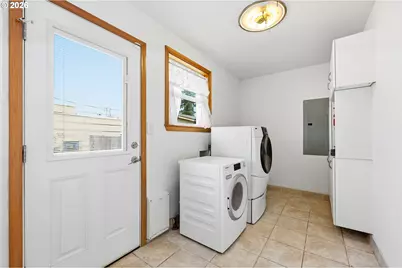 810 22nd St, Springfield, OR 97477 - Photo 13