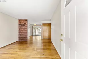 2101 Country Club Ct, Woodburn, OR 97071 - Photo 5