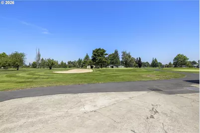 2101 Country Club Ct, Woodburn, OR 97071 - Photo 33