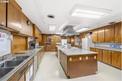 2101 Country Club Ct, Woodburn, OR 97071 - Photo 29