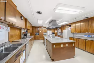 2101 Country Club Ct, Woodburn, OR 97071 - Photo 29
