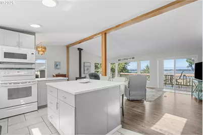 197 S Wells Dr, Lincoln City, OR 97367 - Photo 5