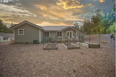 2184 13th St, Florence, OR 97439 - Photo 7