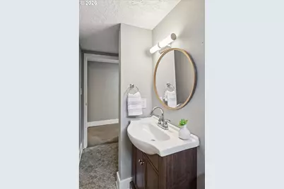 26 NE Stafford St, Portland, OR 97211 - Photo 25