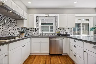 26 NE Stafford St, Portland, OR 97211 - Photo 11