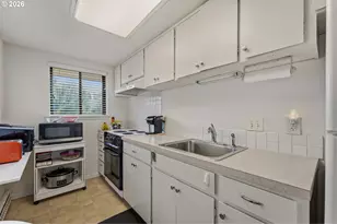 15200 SW Crown Dr, King City, OR 97224 - Photo 11
