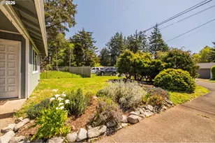 1135 1st St NE, Bandon, OR 97411 - Photo 7