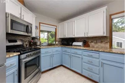 2011 NE Devils Ridge Rd, Lincoln City, OR 97367 - Photo 9