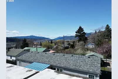 311 W Lincoln St, Bingen, WA 98605 - Photo 9