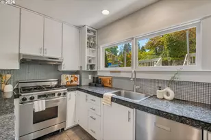 2656 SW Gerald Ave, Portland, OR 97201 - Photo 11