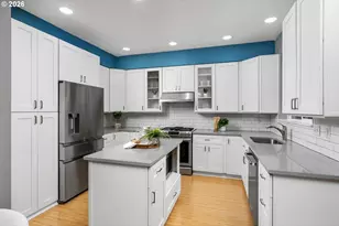 917 NE 4th Ave, Hillsboro, OR 97124 - Photo 9