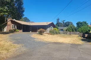 134 N 3rd St, Saint Helens, OR 97051 - Photo 3