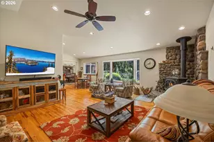 737 Pinecrest Dr, Grants Pass, OR 97526 - Photo 11