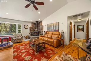 737 Pinecrest Dr, Grants Pass, OR 97526 - Photo 13