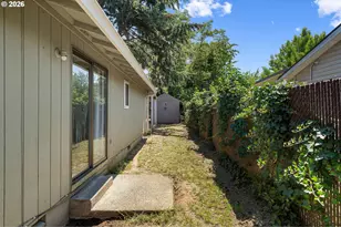 11608 SE Reedway St, Portland, OR 97266 - Photo 27