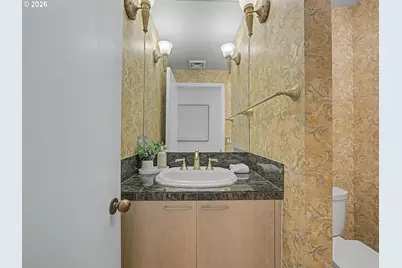 2445 NW Westover Rd #202, Portland, OR 97210 - Photo 15