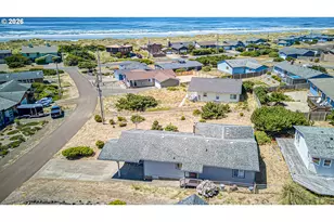 1910 NW Cutter St, Waldport, OR 97394 - Photo 5