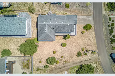 1910 NW Cutter St, Waldport, OR 97394 - Photo 11