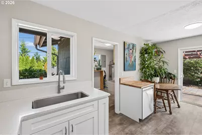 12513 NE Russell St, Portland, OR 97230 - Photo 9