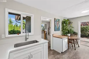12513 NE Russell St, Portland, OR 97230 - Photo 9