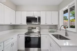 12513 NE Russell St, Portland, OR 97230 - Photo 11
