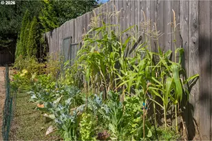 12513 NE Russell St, Portland, OR 97230 - Photo 25
