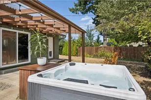 12513 NE Russell St, Portland, OR 97230 - Photo 23