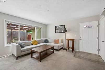 12513 NE Russell St, Portland, OR 97230 - Photo 7